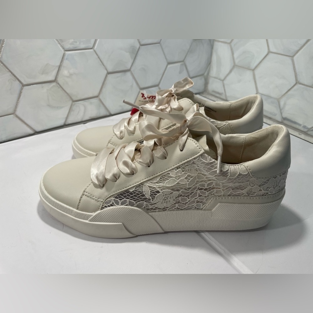 Dolce Vita Woman’s Ecru Lace Sneakers Size 7.5 NEW Off White Satin Ribbon Laces